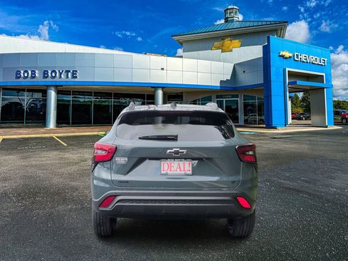 New 2026 Chevrolet Trax LT w/ Driver Confidence Package FWD image 4