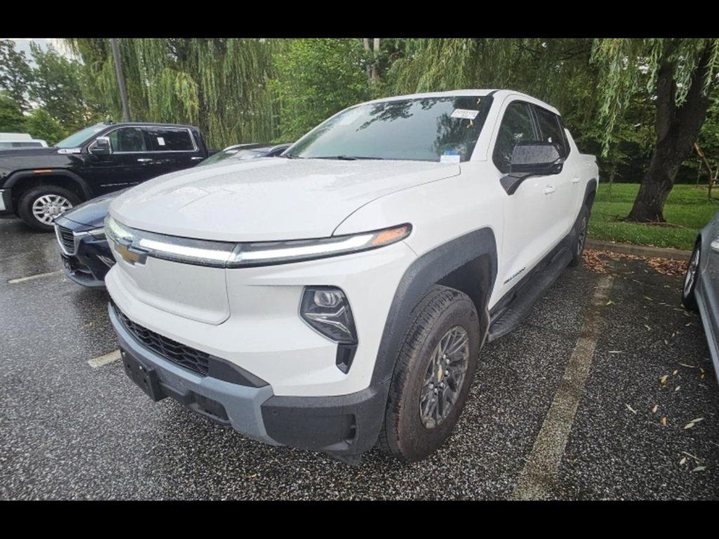 Used 2025 Chevrolet Silverado EV LT AWD/4WD image 3