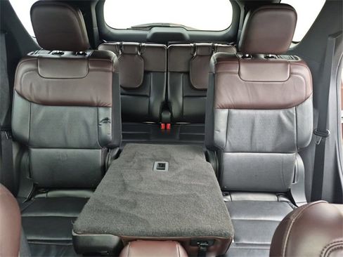 Used 2020 Ford Explorer Platinum w/ Premium Technology Package image 13