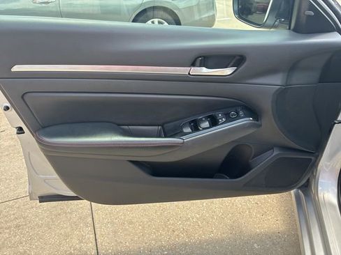 Used 2024 Nissan Altima 2.5 SR FWD image 19