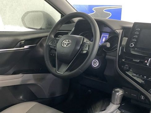 Used 2022 Toyota Camry SE image 10