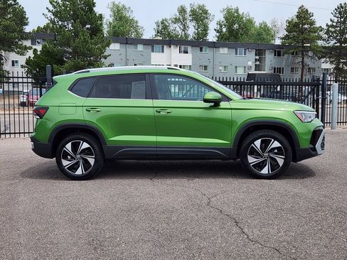 Certified 2025 Volkswagen Taos SE AWD/4WD image 4