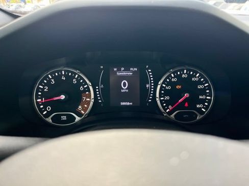 Used 2023 Jeep Renegade Latitude AWD/4WD image 11