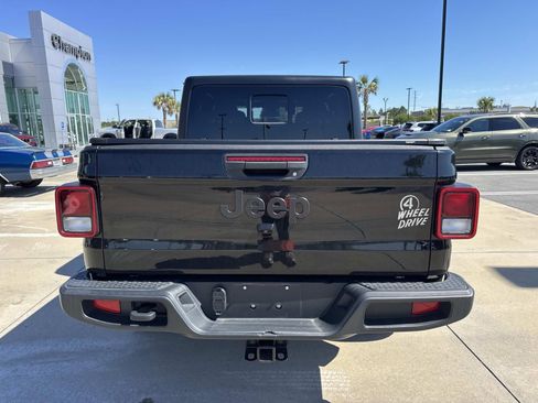 Used 2024 Jeep Gladiator Sport AWD/4WD image 6