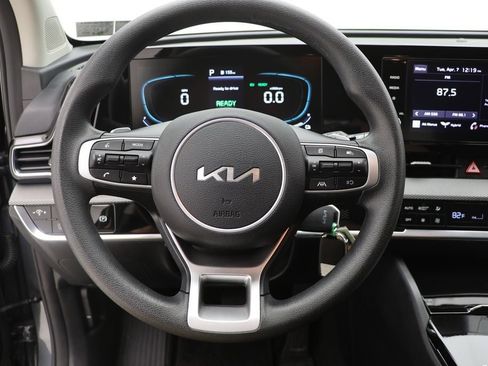 Used 2023 Kia Sportage LX image 16