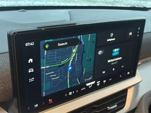 New 2025 Ford Explorer Active w/ Active Comfort Package image 16