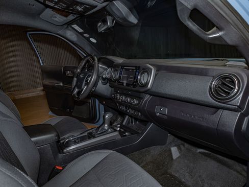 Used 2019 Toyota Tacoma TRD Off-Road w/ Technology Package image 17