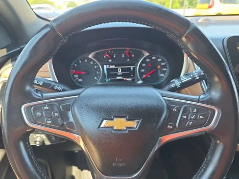 Used 2018 Chevrolet Equinox Premier FWD image 17