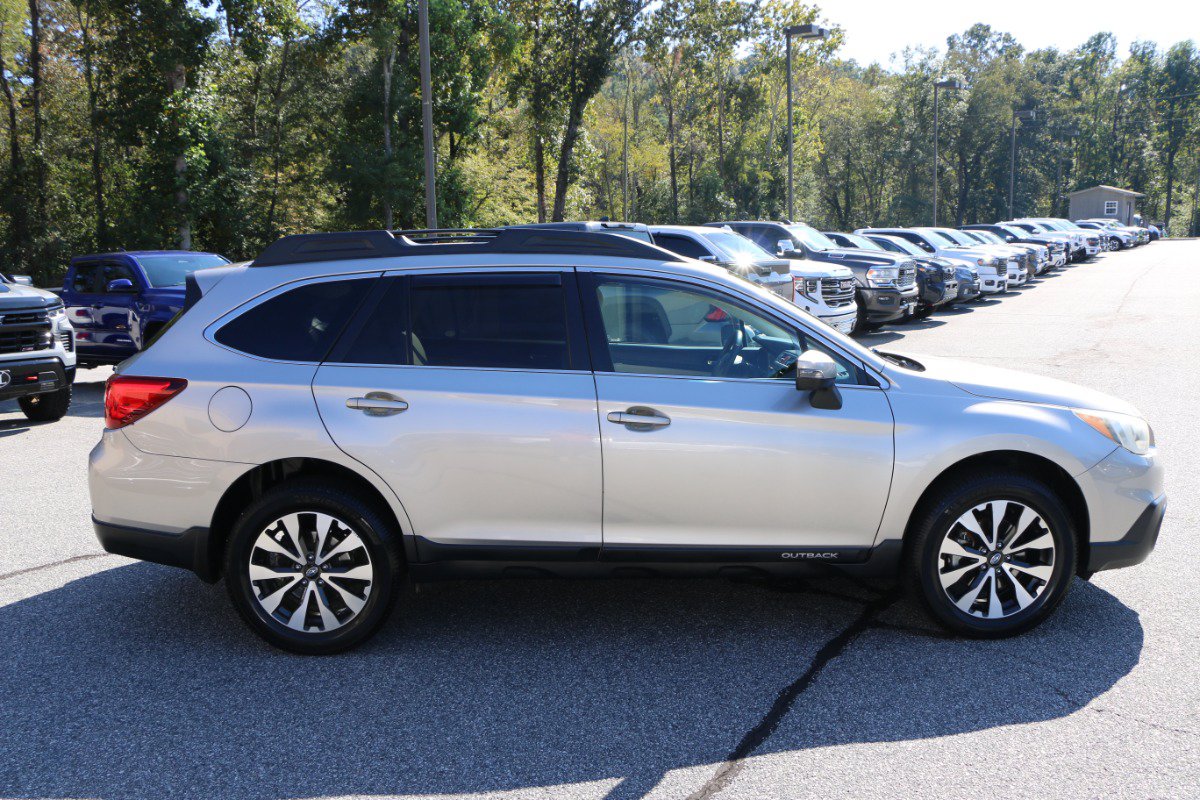 Used 2017 Subaru Outback 2.5i Limited AWD/4WD image 9