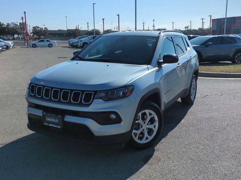 Used 2024 Jeep Compass Latitude image 1