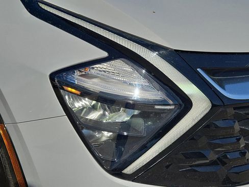 Certified 2023 Kia Sportage SX image 5