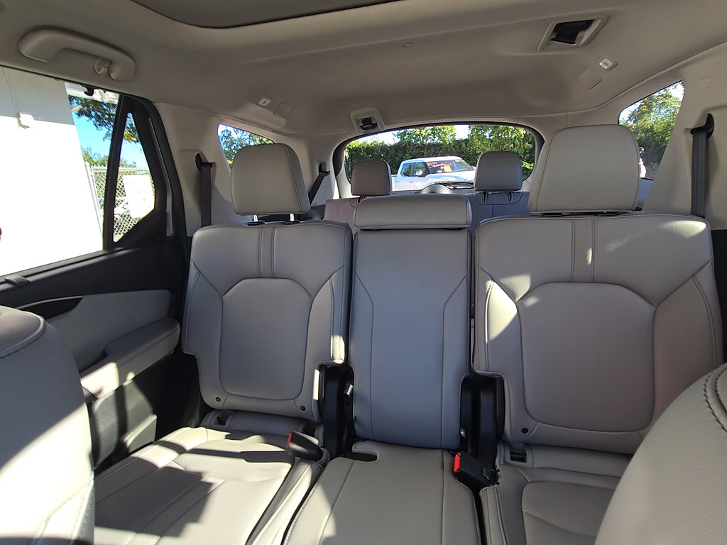 Used 2025 Honda Pilot Touring image 23