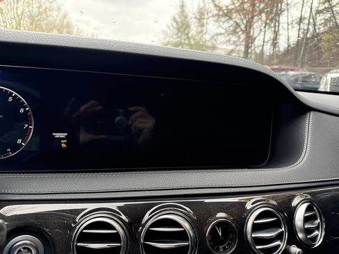 Used 2019 Mercedes-Benz S 560 Sedan image 27