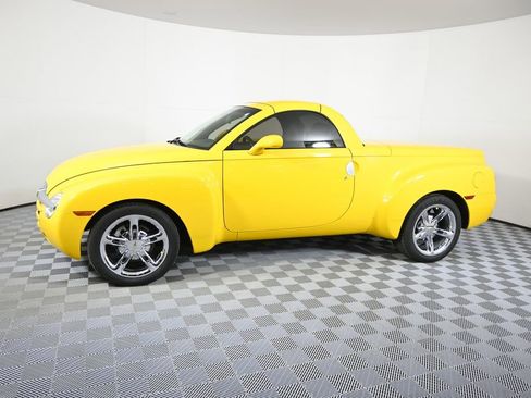 Used 2005 Chevrolet SSR w/ Preferred Equipment Group RWD image 2