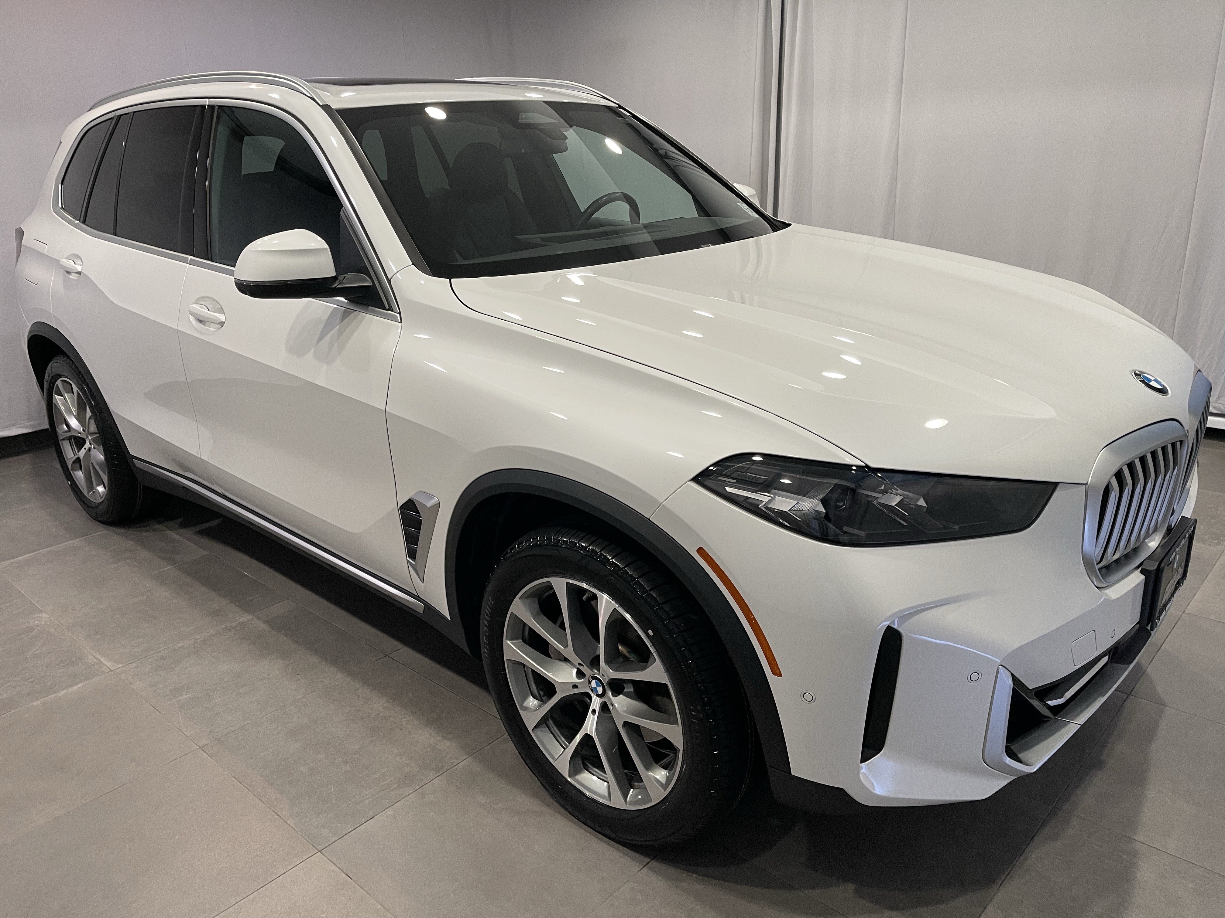 Certified 2024 BMW X5 xDrive40i w/ Parking Assistance Package AWD/4WD image 3
