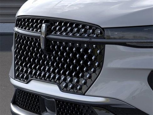 New 2026 Lincoln Nautilus Premier image 17