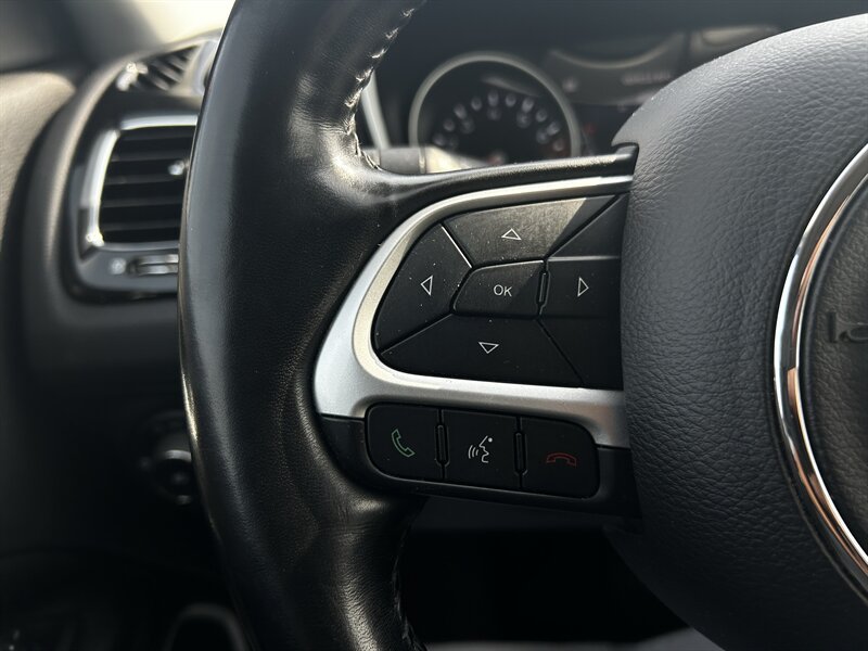 Used 2021 Jeep Compass Altitude w/ Sun & Sound Group AWD/4WD image 14
