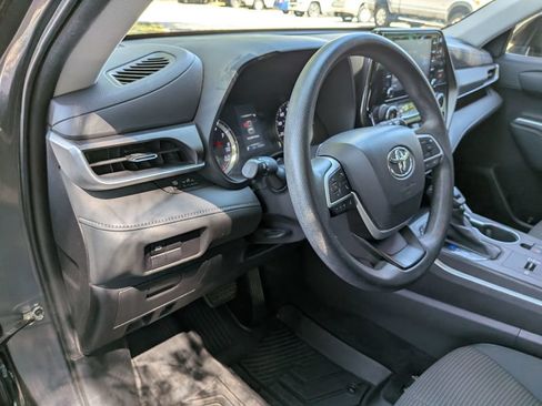 Used 2022 Toyota Highlander L FWD image 34