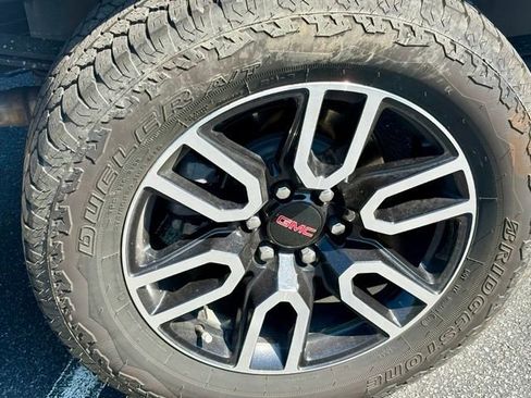 Used 2025 GMC Sierra 1500 AT4 w/ AT4 Premium Package AWD/4WD image 30