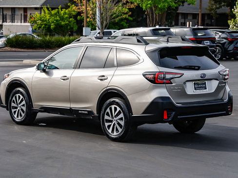 Used 2020 Subaru Outback Premium image 2