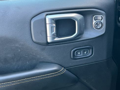 Used 2024 Jeep Wrangler Unlimited Sahara AWD/4WD image 11
