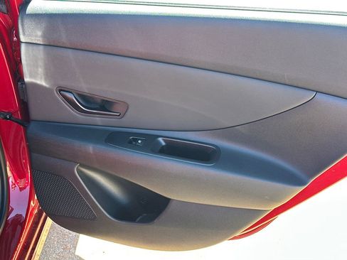 Used 2025 Hyundai Elantra Sport image 16