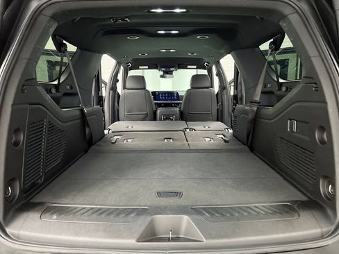 Used 2025 Chevrolet Suburban LT RWD image 41