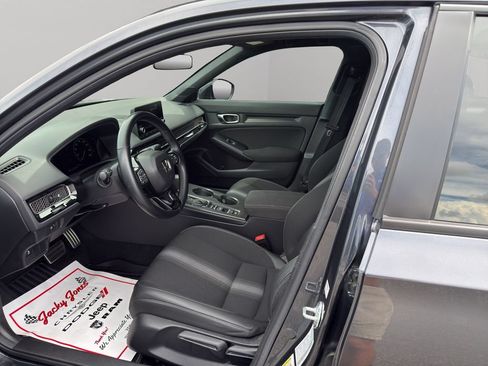 Used 2025 Honda Civic Sport image 4