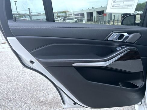 Used 2020 BMW X7 M50i w/ Dynamic Handling Package AWD/4WD image 17