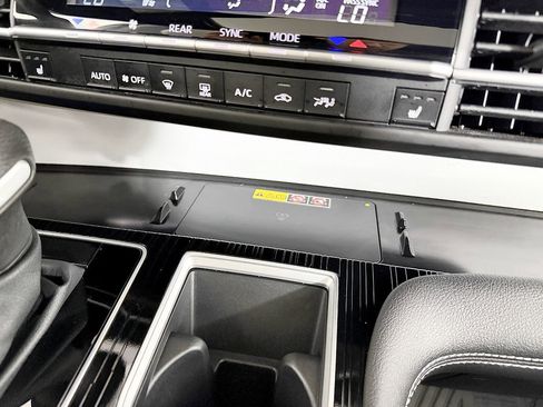 Used 2025 Toyota Sienna XSE FWD image 65