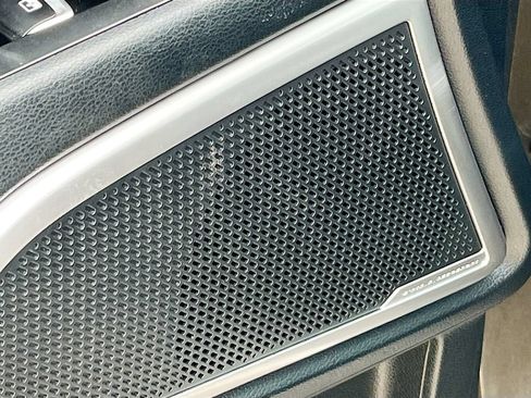 Used 2024 Kia Telluride EX w/ EX Captain's Chair Package FWD image 19