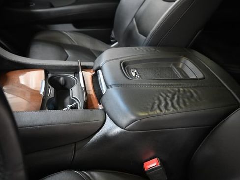 Used 2017 Cadillac Escalade ESV Premium Luxury image 25