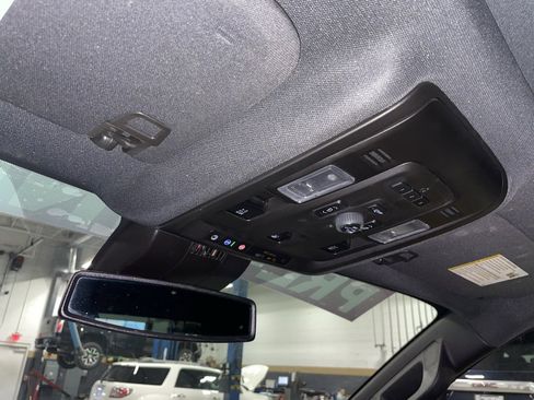 Used 2024 GMC Yukon XL AT4 w/ AT4 Premium Plus Package image 20