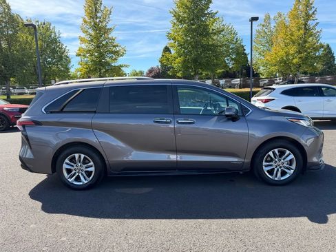 Used 2021 Toyota Sienna Limited AWD/4WD image 8