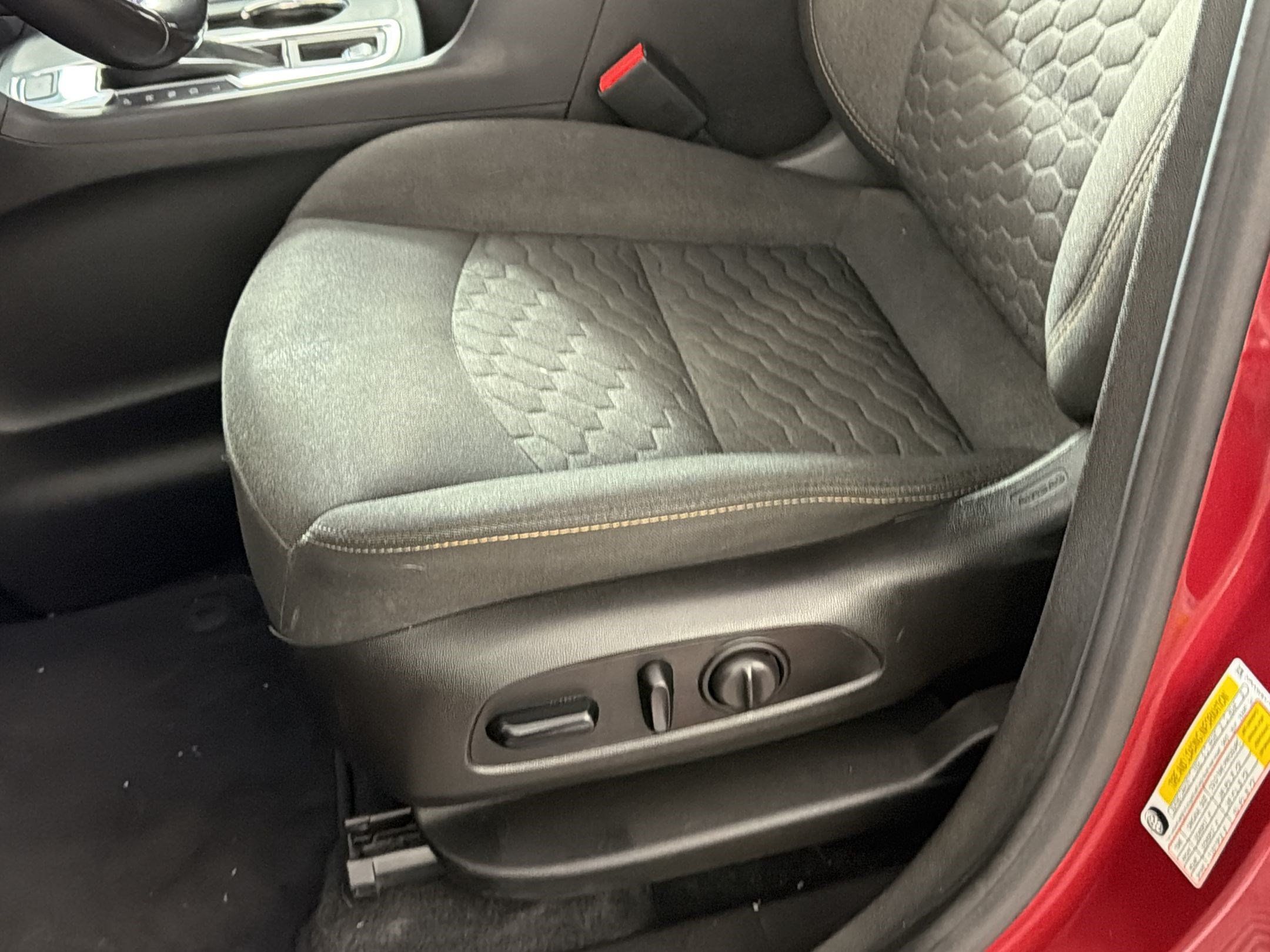 Used 2021 Chevrolet Equinox LT AWD/4WD image 14