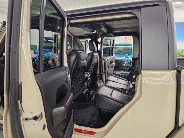 Used 2022 Jeep Gladiator Rubicon w/ Cold Weather Group AWD/4WD image 34