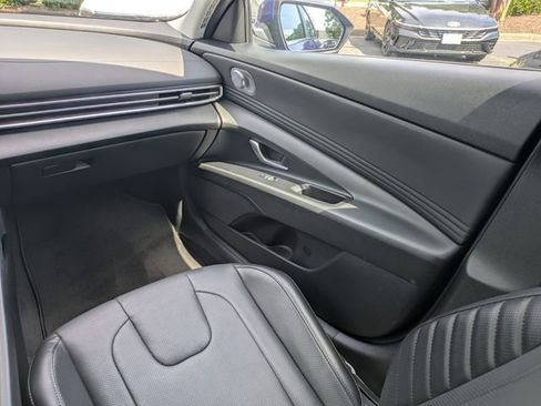 Certified 2023 Hyundai Elantra Limited FWD image 16
