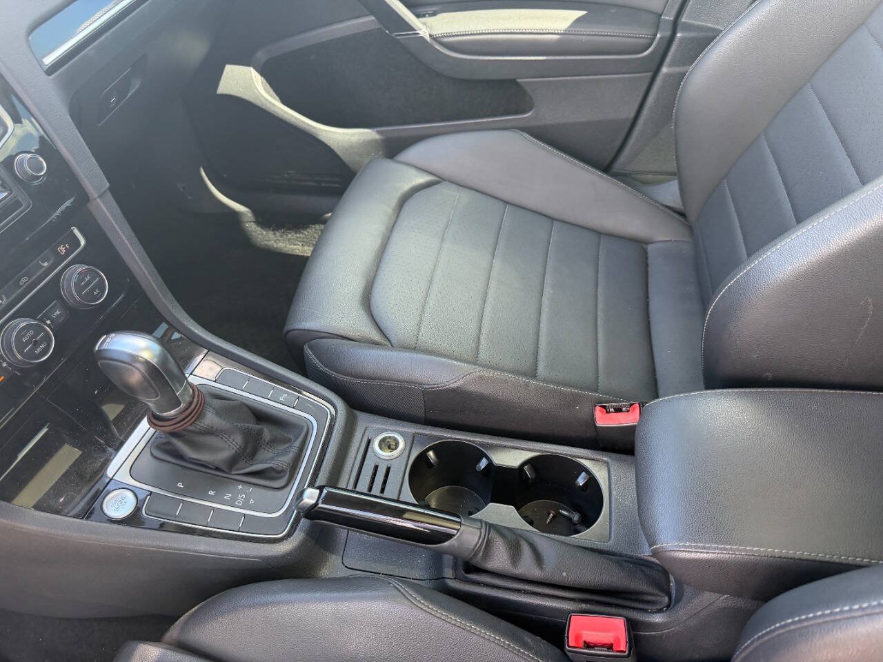 Used 2015 Volkswagen Golf TDI S FWD image 33