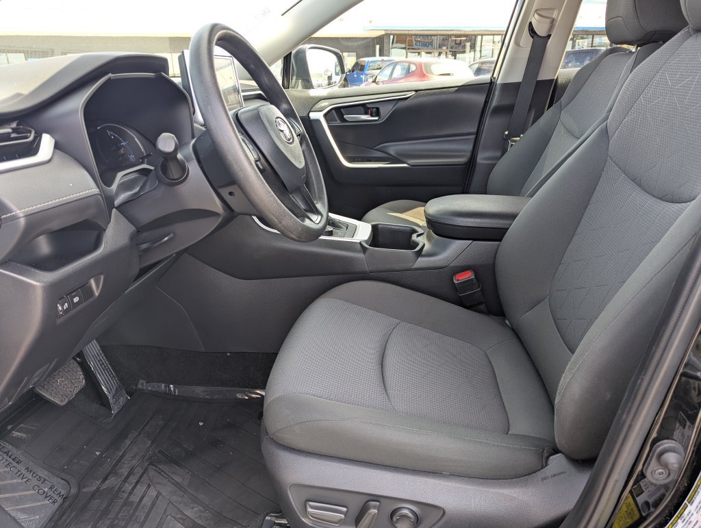 Used 2025 Toyota RAV4 XLE AWD/4WD image 23