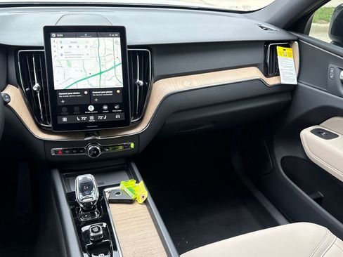 New 2026 Volvo XC60 B5 Core AWD/4WD image 12