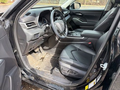 Used 2021 Toyota Highlander XLE image 7