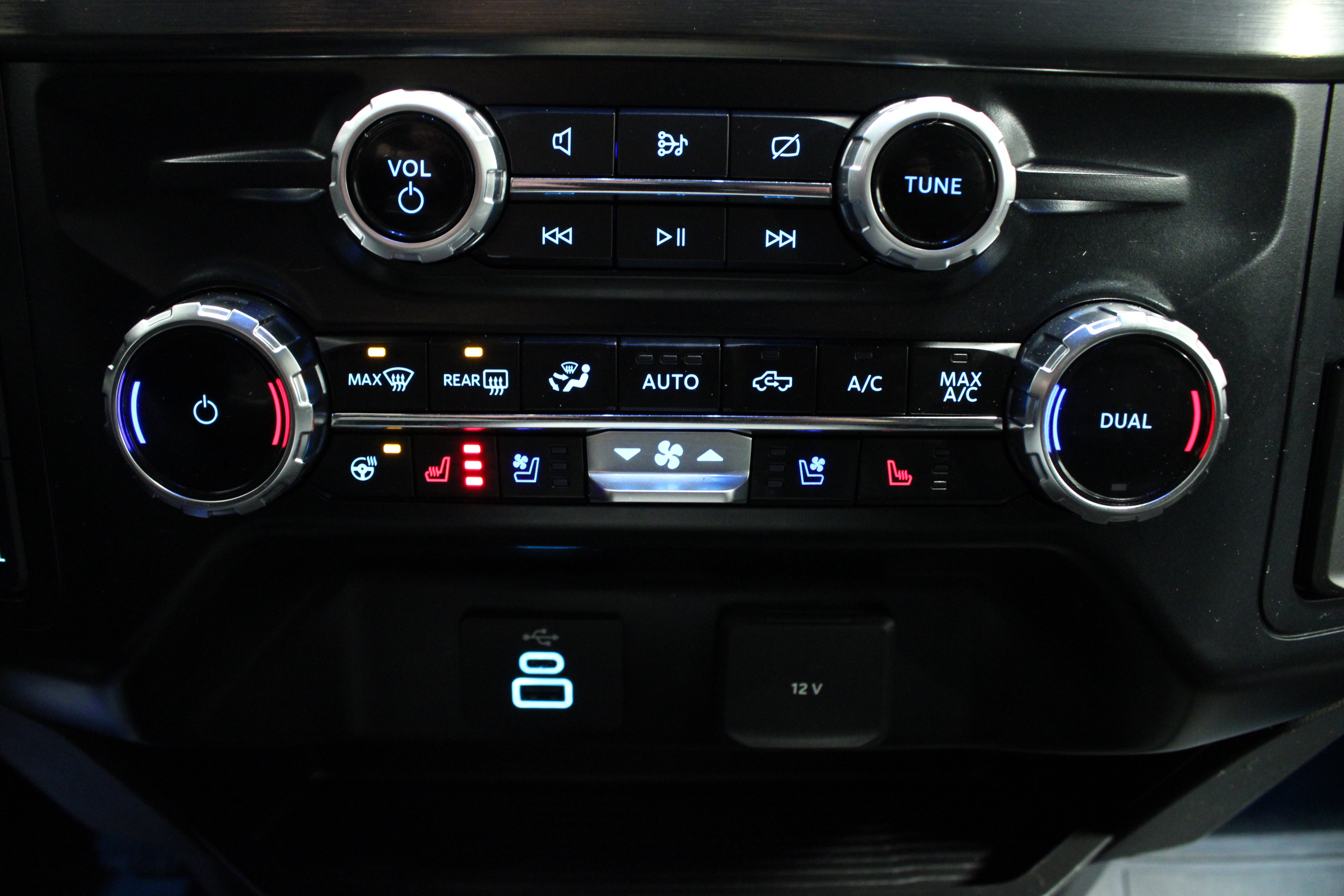 Used 2024 Ford F250 Lariat w/ FX4 Off-Road Package AWD/4WD image 23