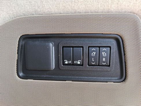 Used 2023 Cadillac Escalade Premium Luxury AWD/4WD image 28
