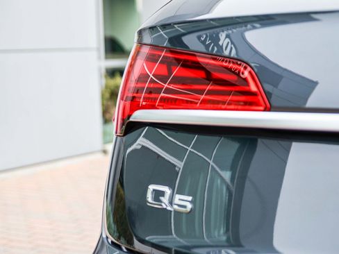 Used 2023 Audi Q5 2.0T Premium w/ Convenience Package image 8