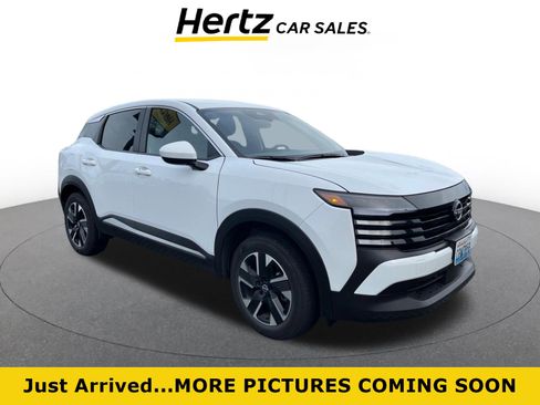 Used 2025 Nissan Kicks SV image 1