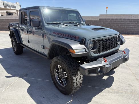 Used 2024 Jeep Gladiator Mojave image 7
