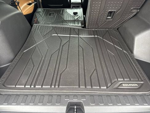 Used 2020 Chevrolet Equinox Premier w/ LPO, Floor Liner Package FWD image 16