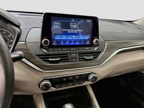 Used 2025 Nissan Altima 2.5 SV FWD image 25