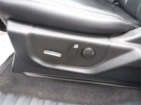 Used 2019 Ford F150 Lariat image 9