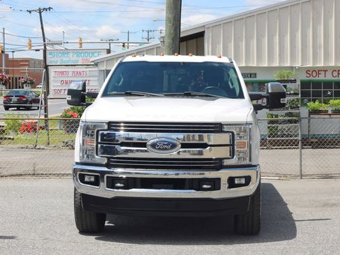 Used 2018 Ford F250 Lariat w/ Chrome Package AWD/4WD image 2